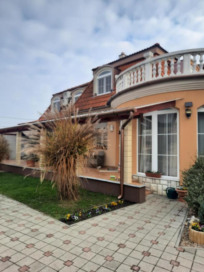 Ambrozia Guesthouse Nagykanizsa Buitenkant foto