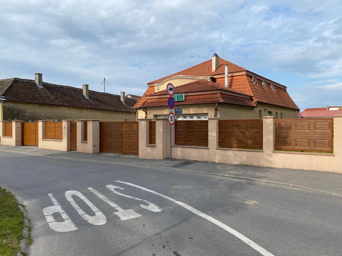 Ambrozia Guesthouse Nagykanizsa Buitenkant foto