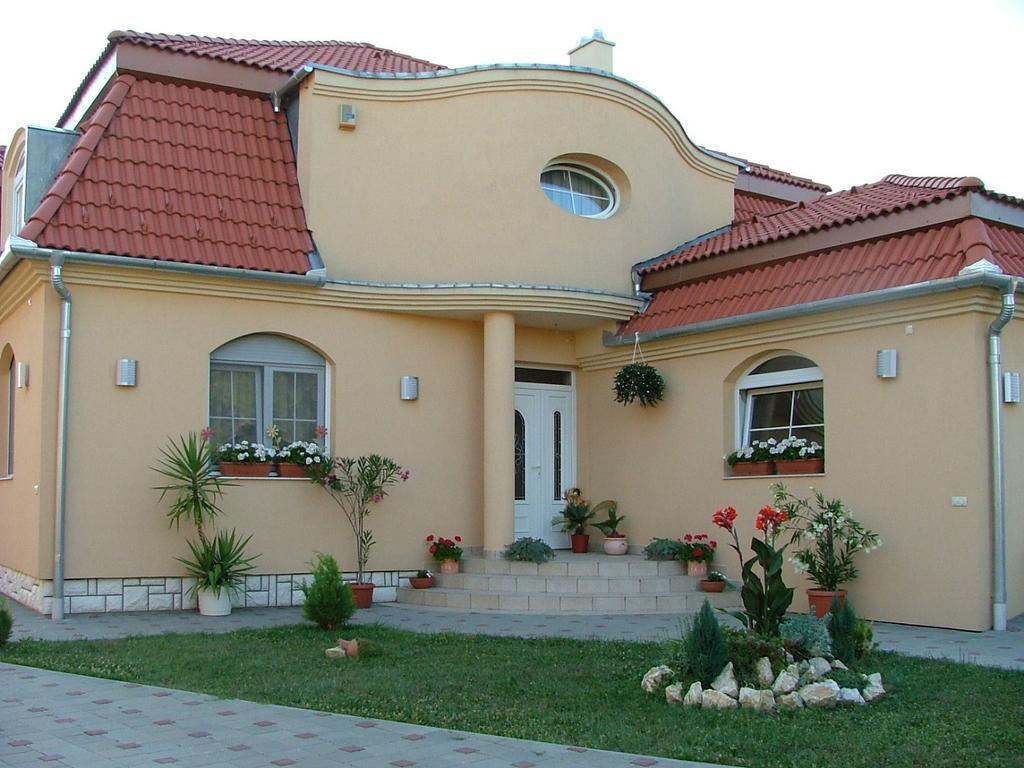Ambrozia Guesthouse Nagykanizsa Buitenkant foto