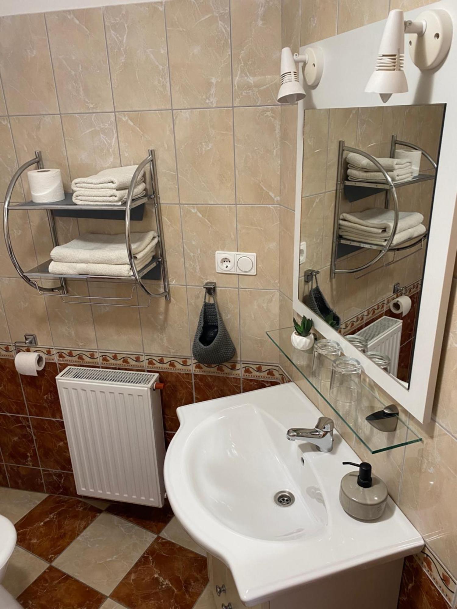 Ambrozia Guesthouse Nagykanizsa Buitenkant foto