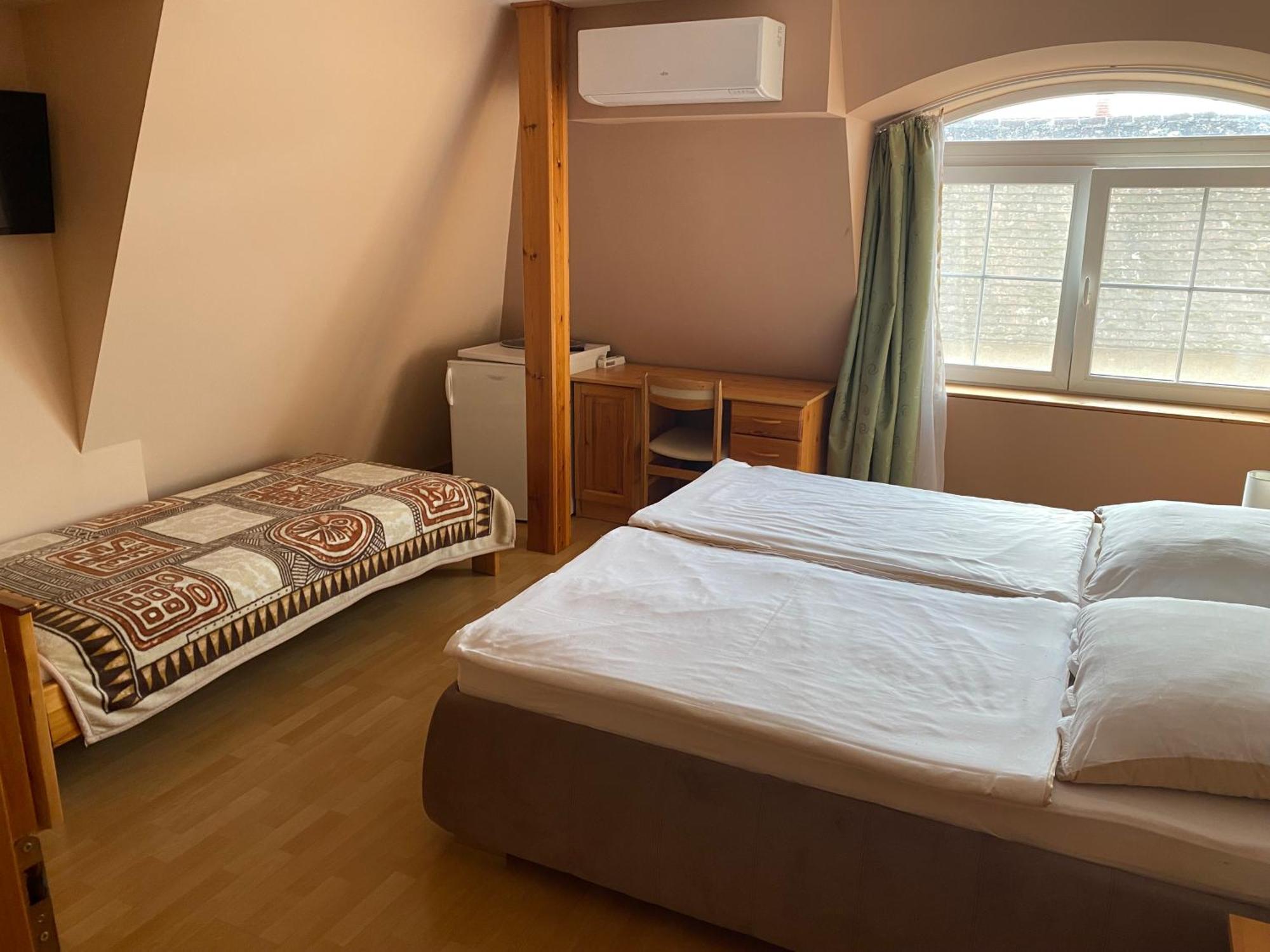 Ambrozia Guesthouse Nagykanizsa Buitenkant foto