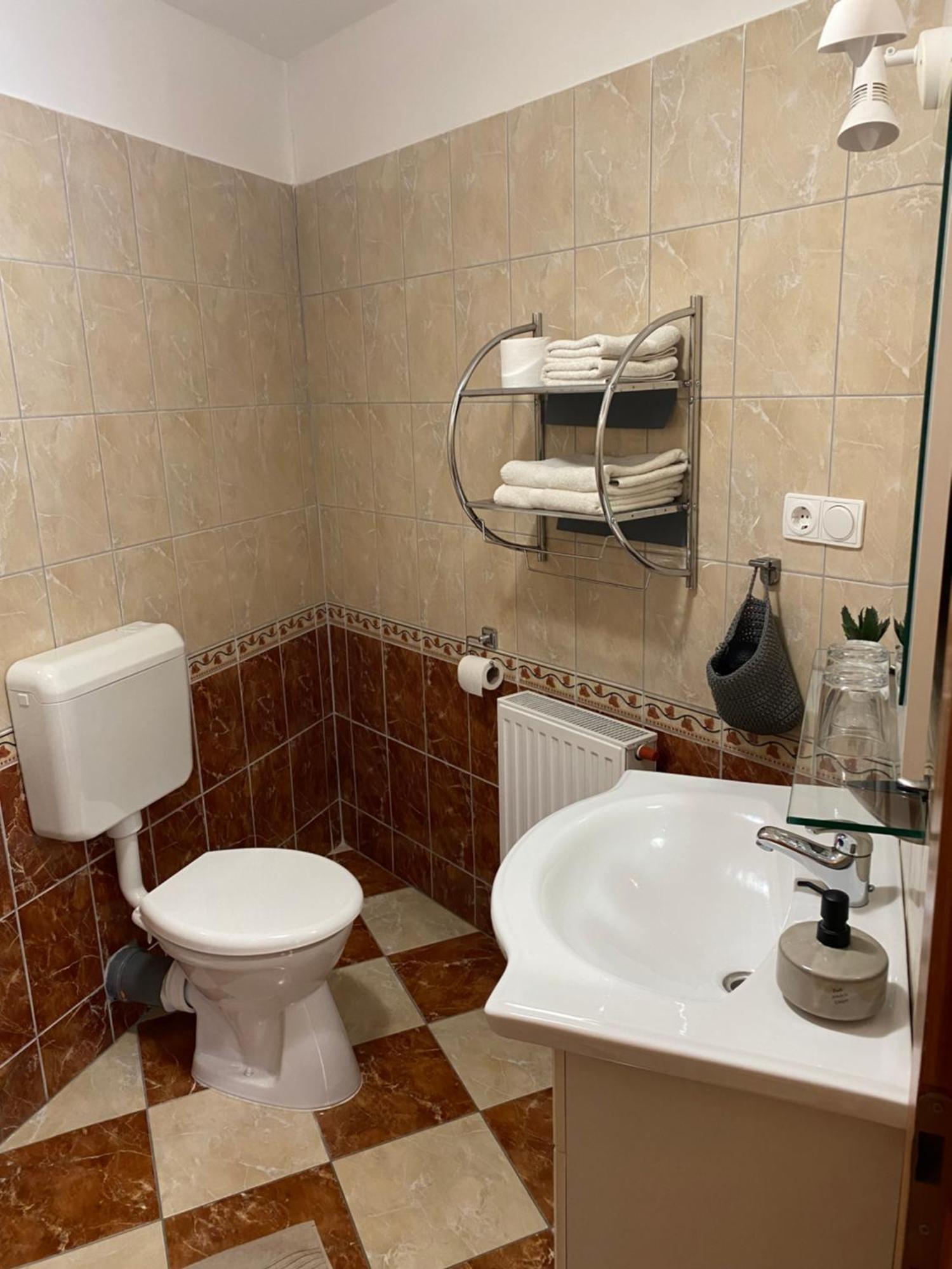 Ambrozia Guesthouse Nagykanizsa Buitenkant foto