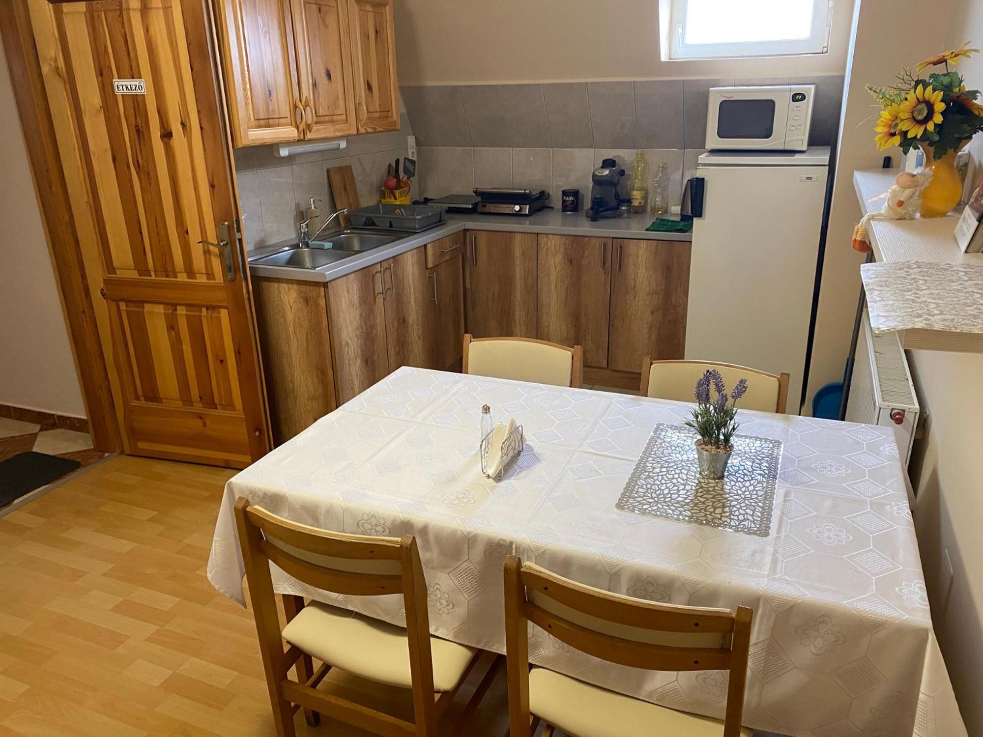Ambrozia Guesthouse Nagykanizsa Buitenkant foto