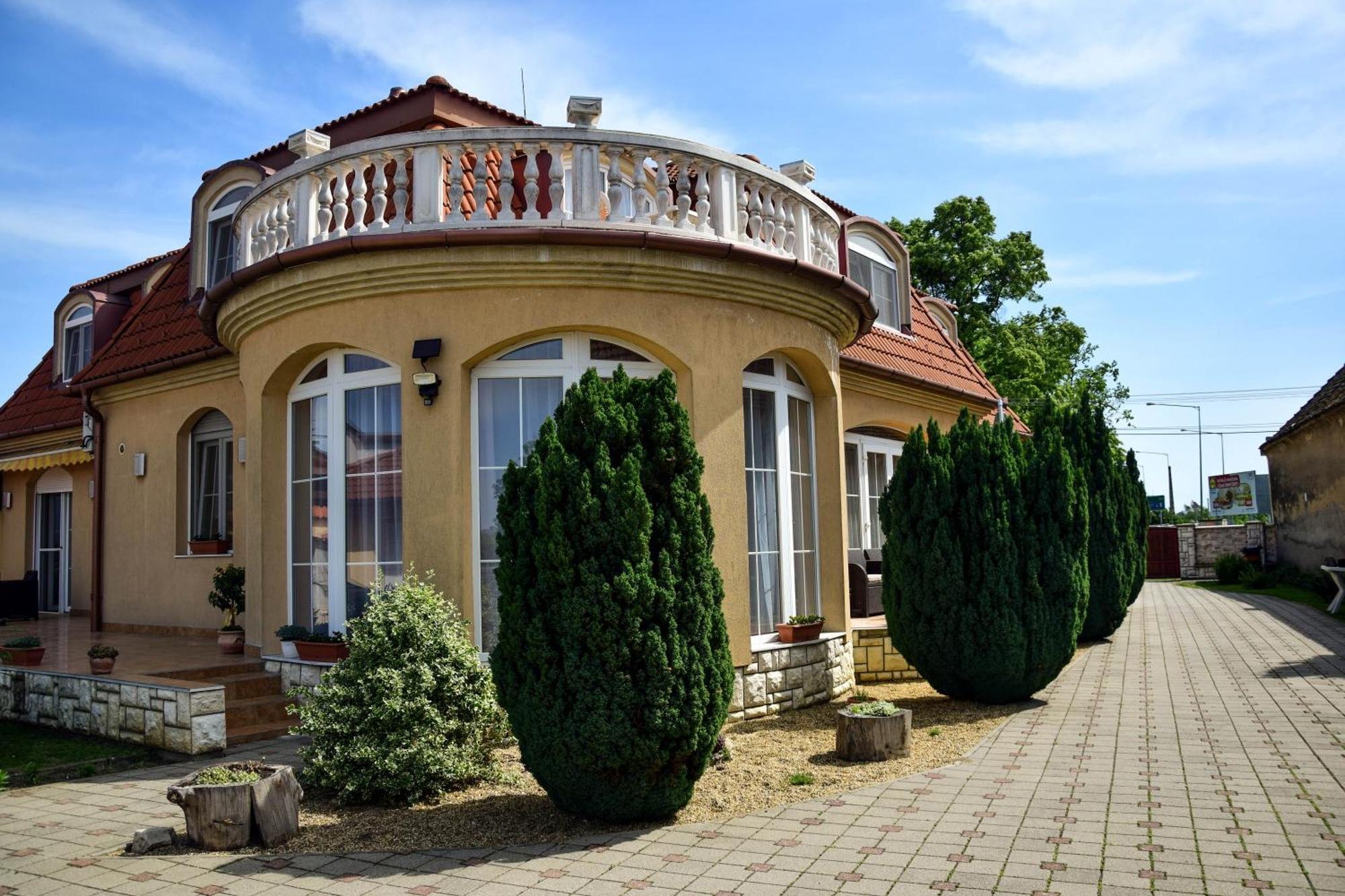 Ambrozia Guesthouse Nagykanizsa Buitenkant foto