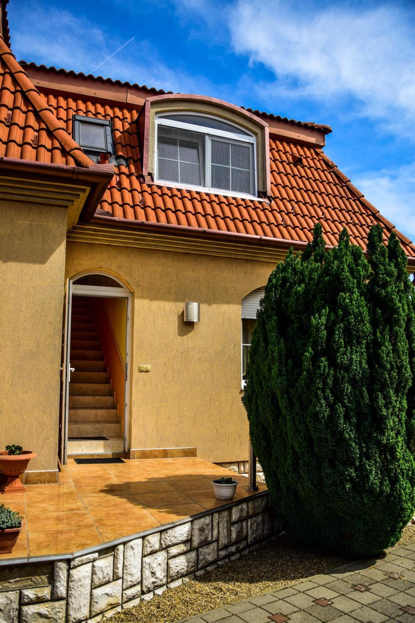 Ambrozia Guesthouse Nagykanizsa Buitenkant foto