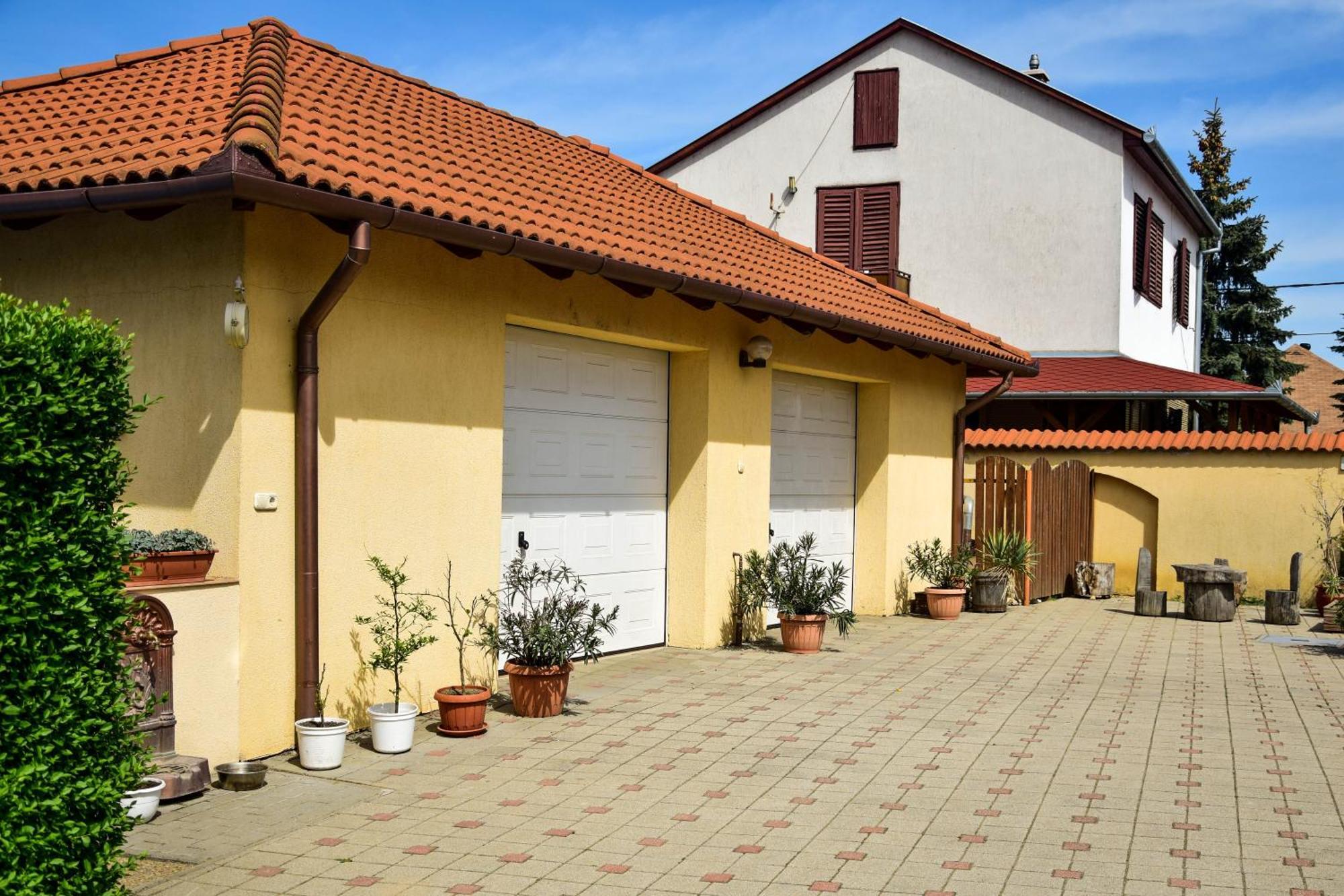 Ambrozia Guesthouse Nagykanizsa Buitenkant foto