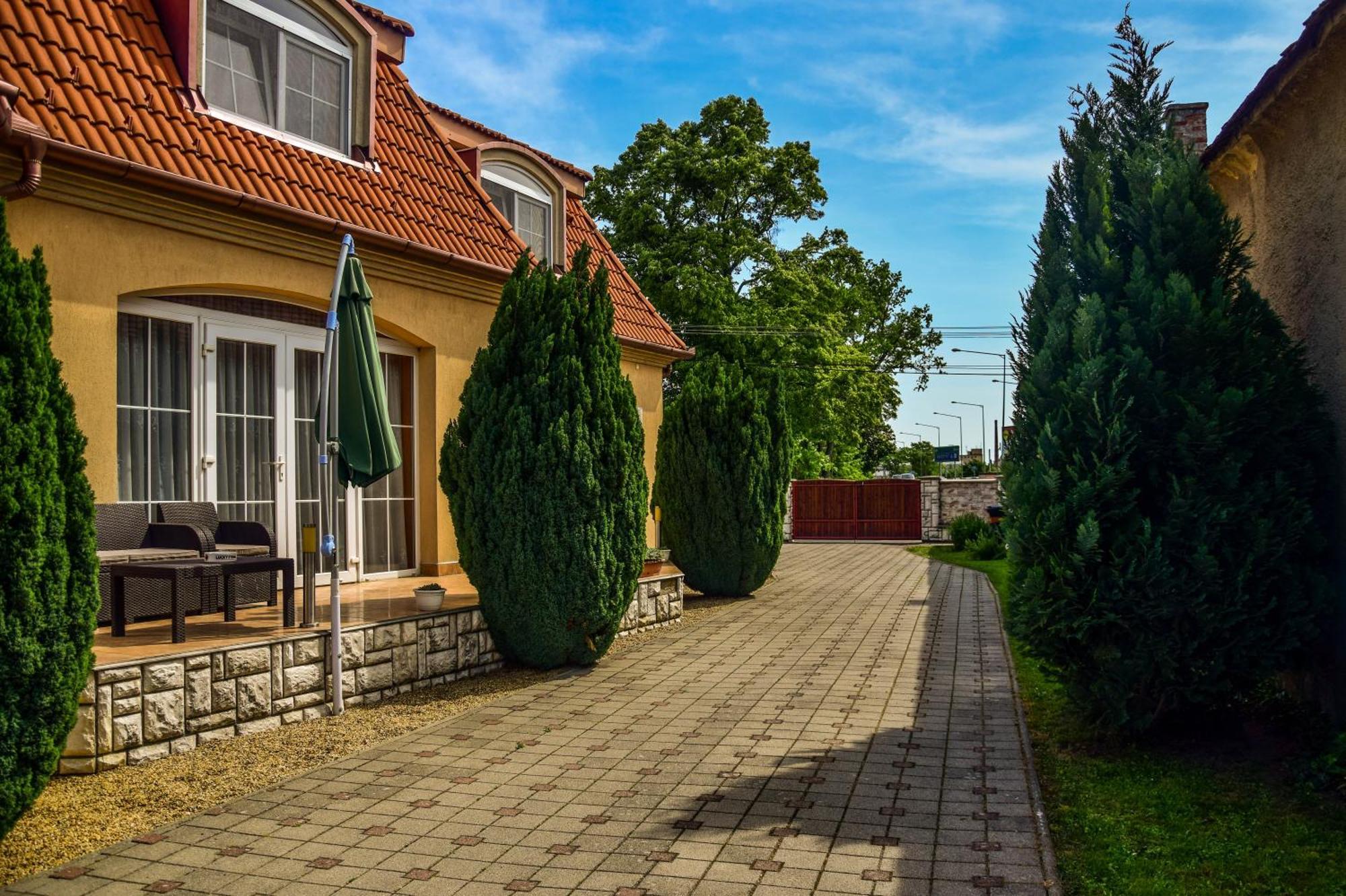 Ambrozia Guesthouse Nagykanizsa Buitenkant foto
