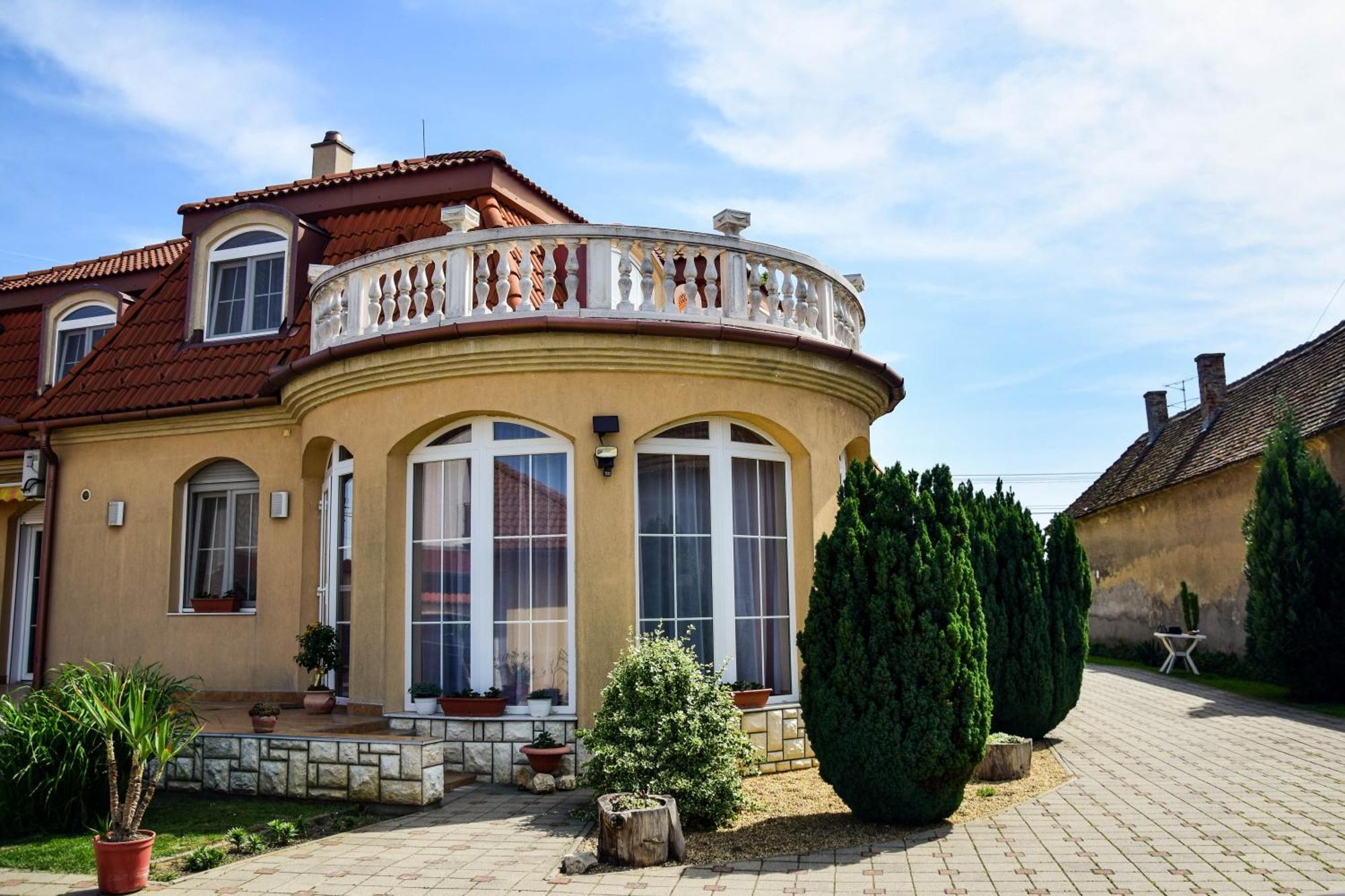 Ambrozia Guesthouse Nagykanizsa Buitenkant foto