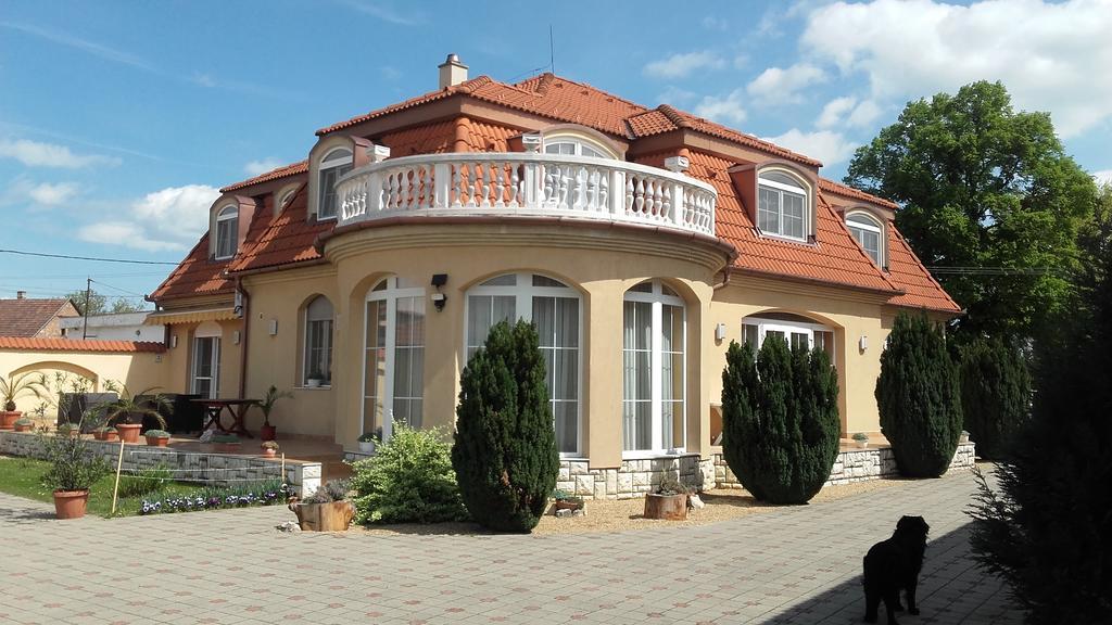 Ambrozia Guesthouse Nagykanizsa Buitenkant foto