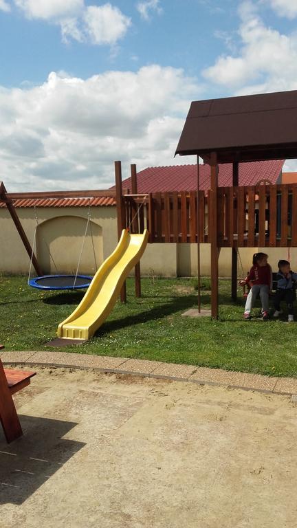 Ambrozia Guesthouse Nagykanizsa Buitenkant foto